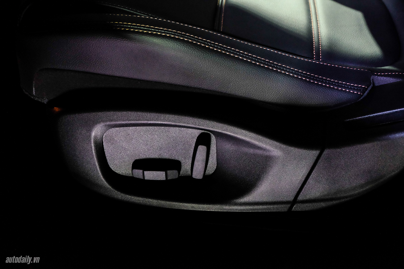 Xem thêm ảnh mẫu SUV hạng sang Jaguar F-PACE tại Việt Nam jaguar-f-pace-suv-42.jpg