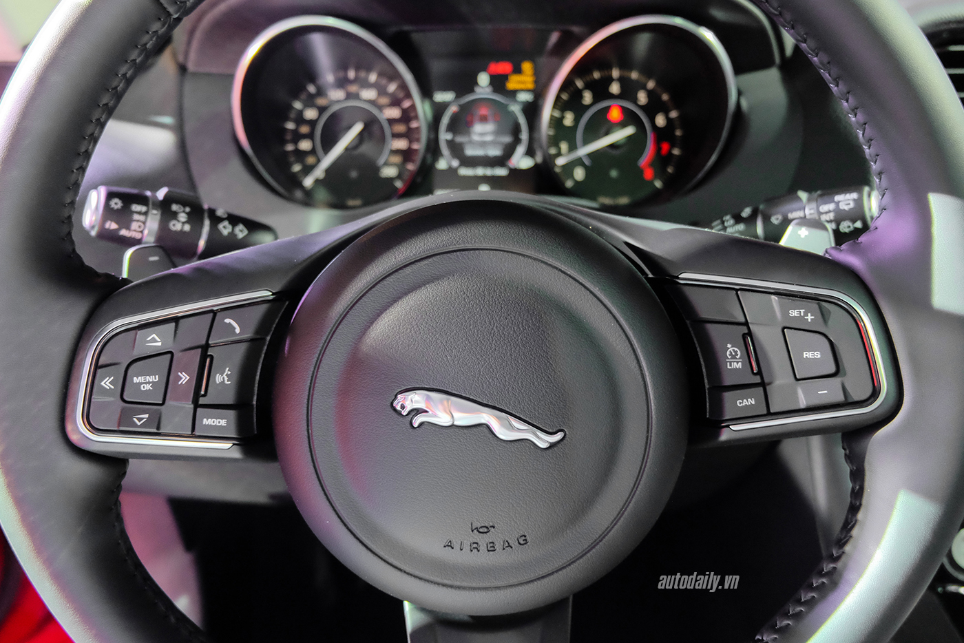 Xem thêm ảnh mẫu SUV hạng sang Jaguar F-PACE tại Việt Nam jaguar-f-pace-suv-48.jpg