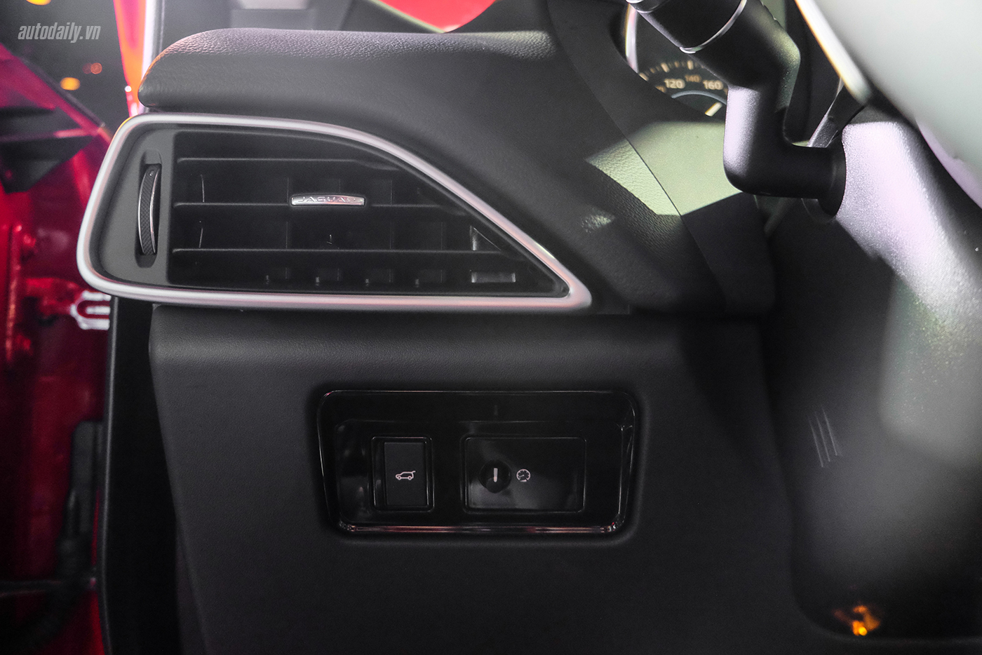 Xem thêm ảnh mẫu SUV hạng sang Jaguar F-PACE tại Việt Nam jaguar-f-pace-suv-49.jpg