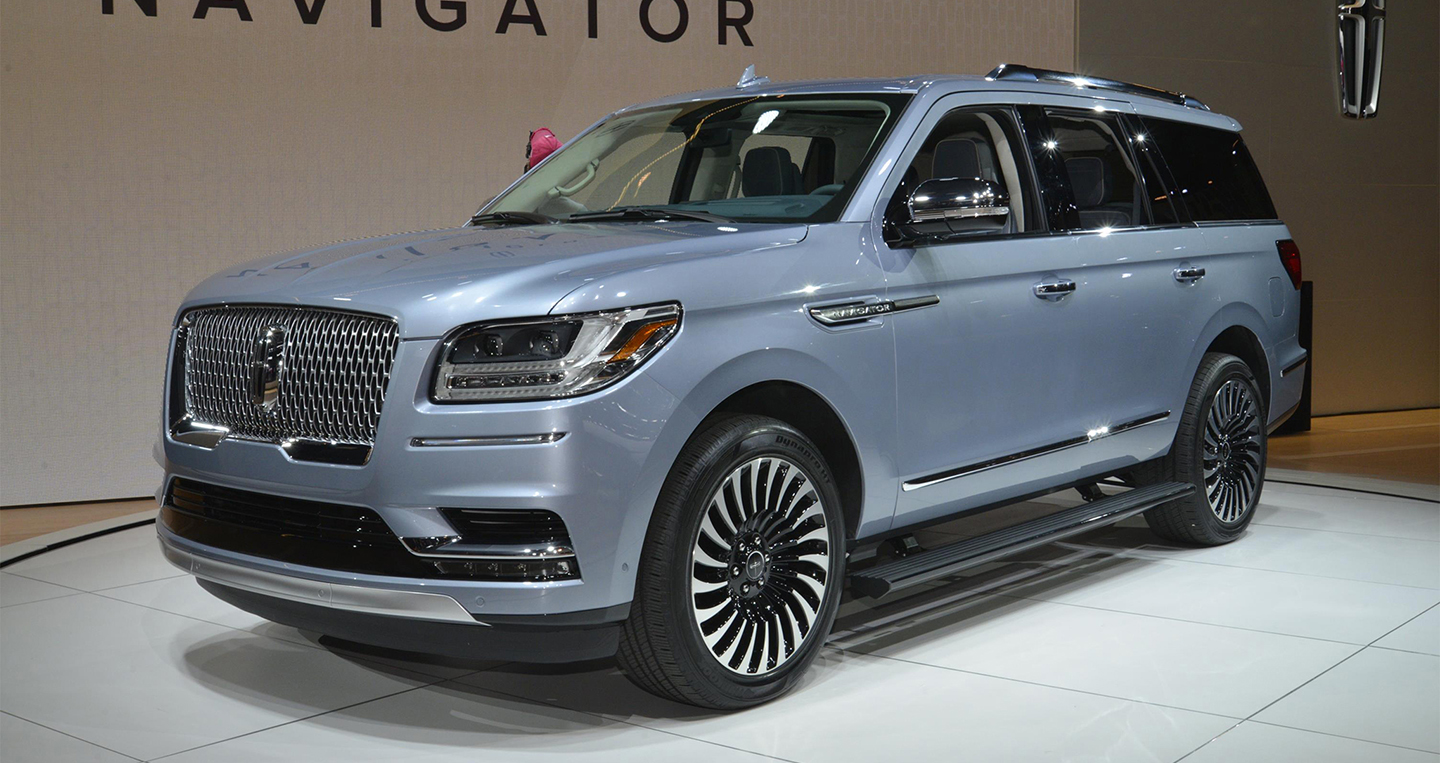 2018-lincoln-navigator-front-three-quarter-06.jpg