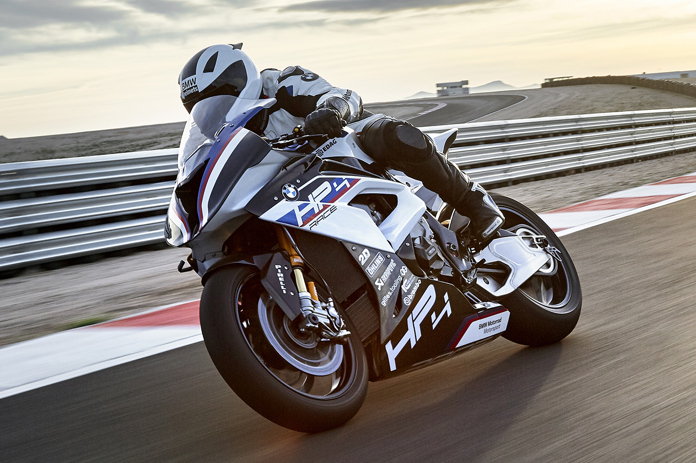 2017-bmw-motorrad-hp4-race-12.jpg