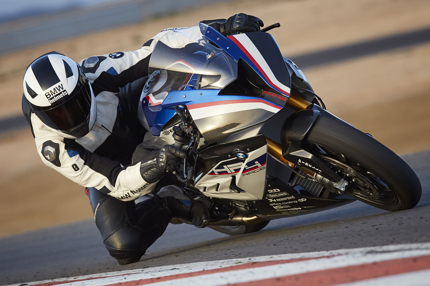 2017-bmw-motorrad-hp4-race-2.jpg