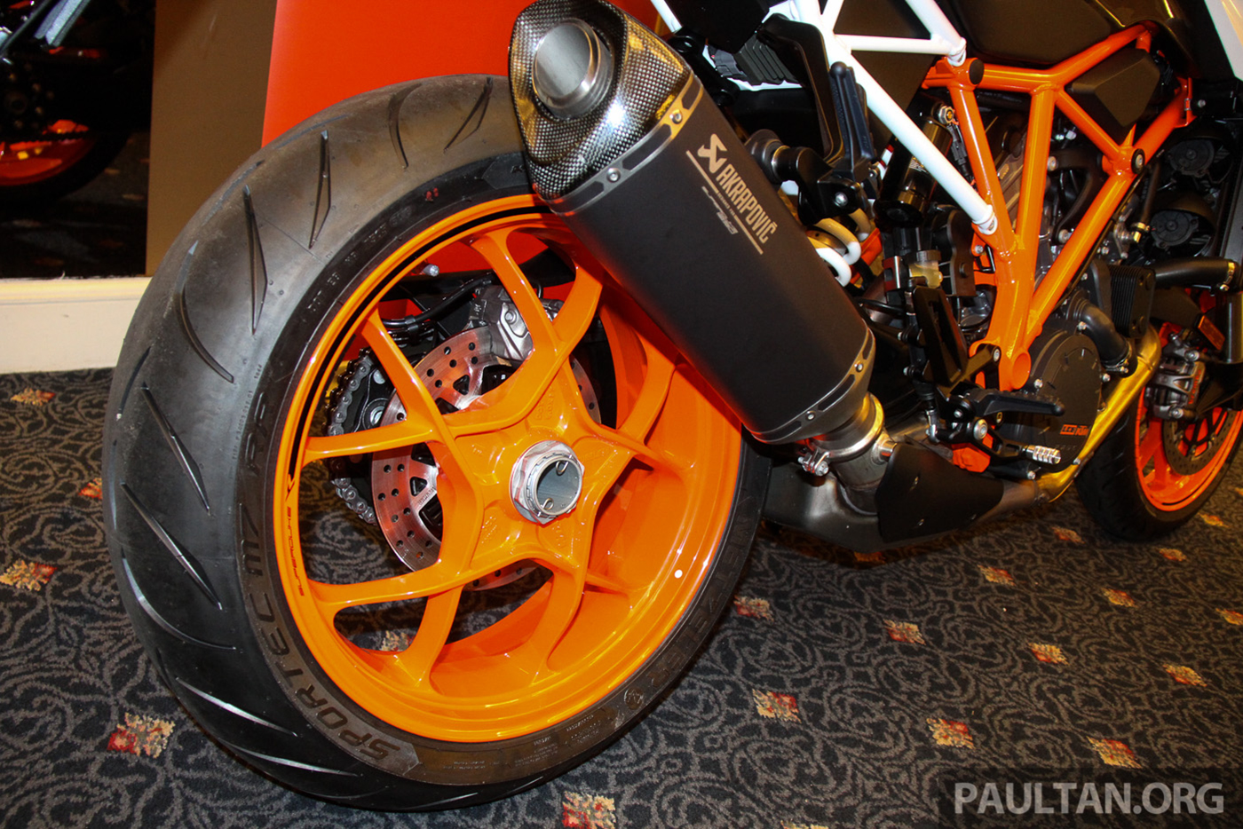 Xem thêm ảnh KTM 1290 Super Duke R 2017 ktm-super-duke-r-2017-13.jpg