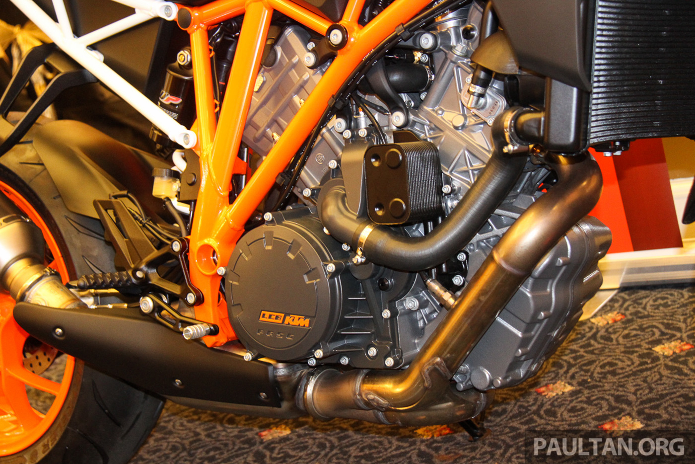 Xem thêm ảnh KTM 1290 Super Duke R 2017 ktm-super-duke-r-2017-20.jpg