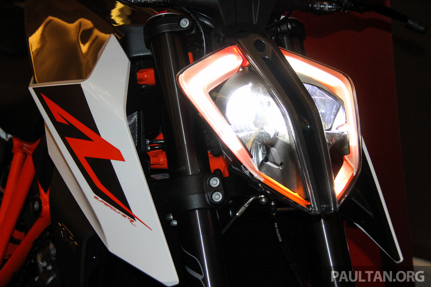 Xem thêm ảnh KTM 1290 Super Duke R 2017 ktm-super-duke-r-2017-3.jpg