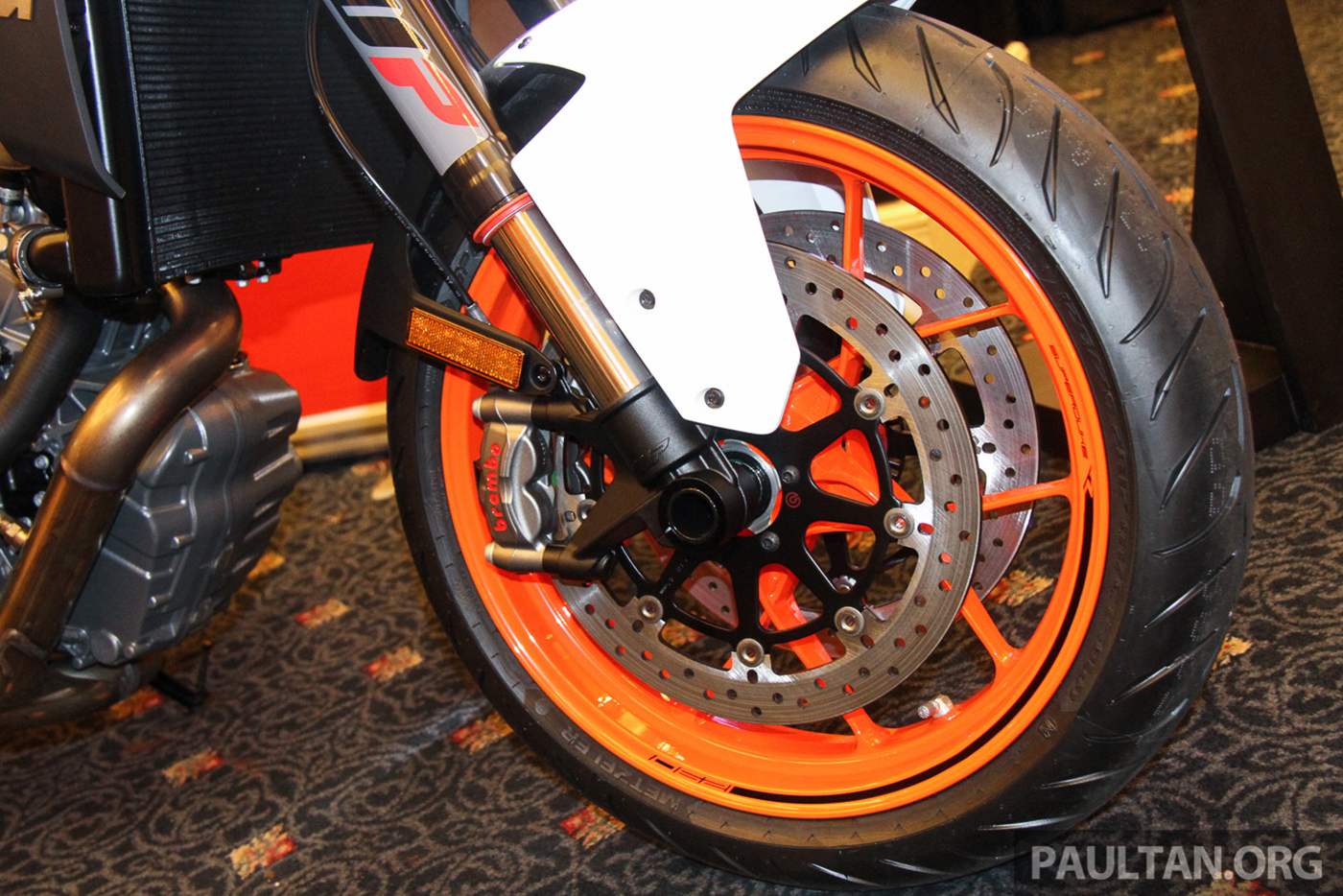 Xem thêm ảnh KTM 1290 Super Duke R 2017 ktm-super-duke-r-2017-4.jpg