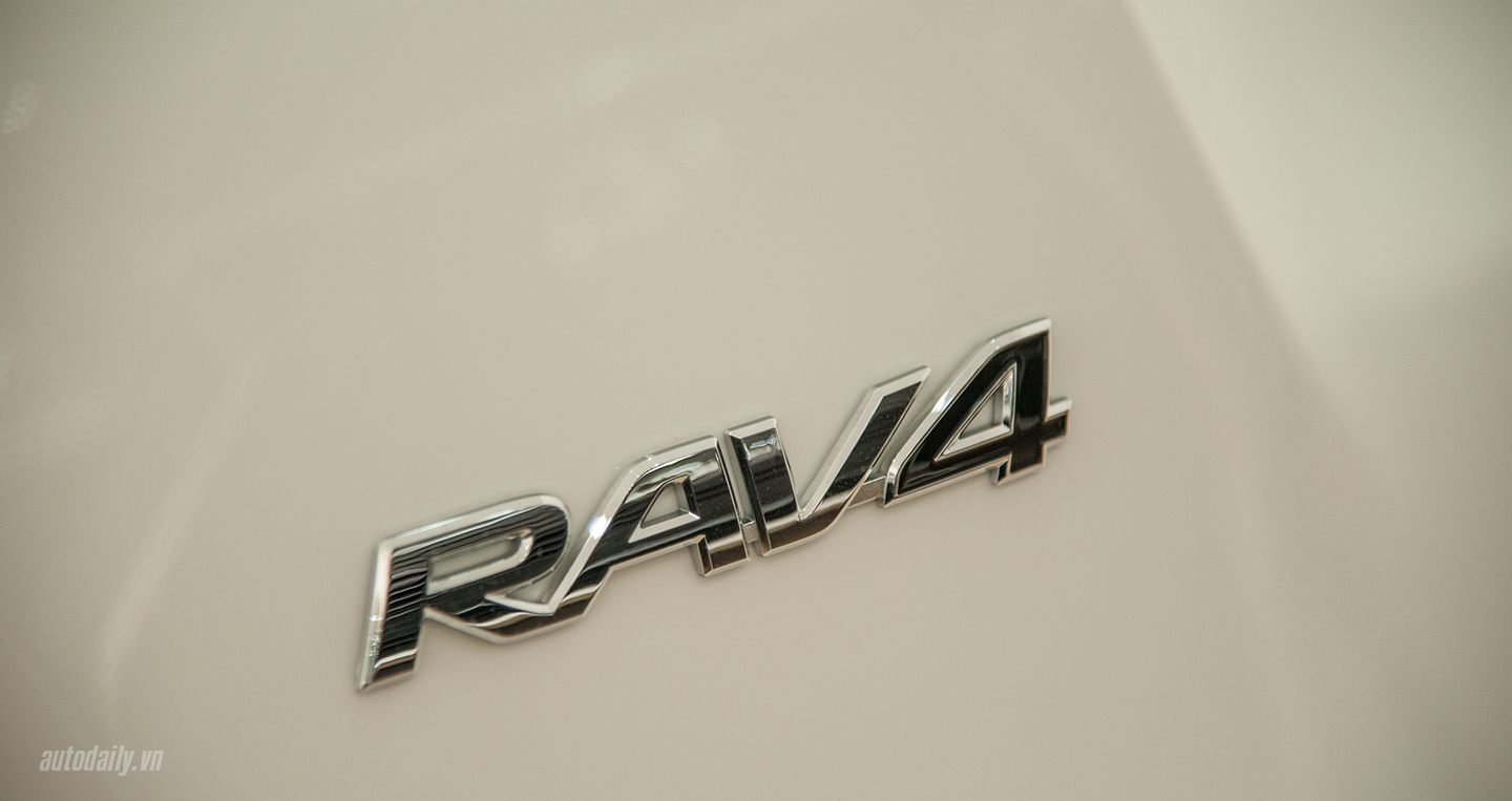 toyota-rav-18.jpg