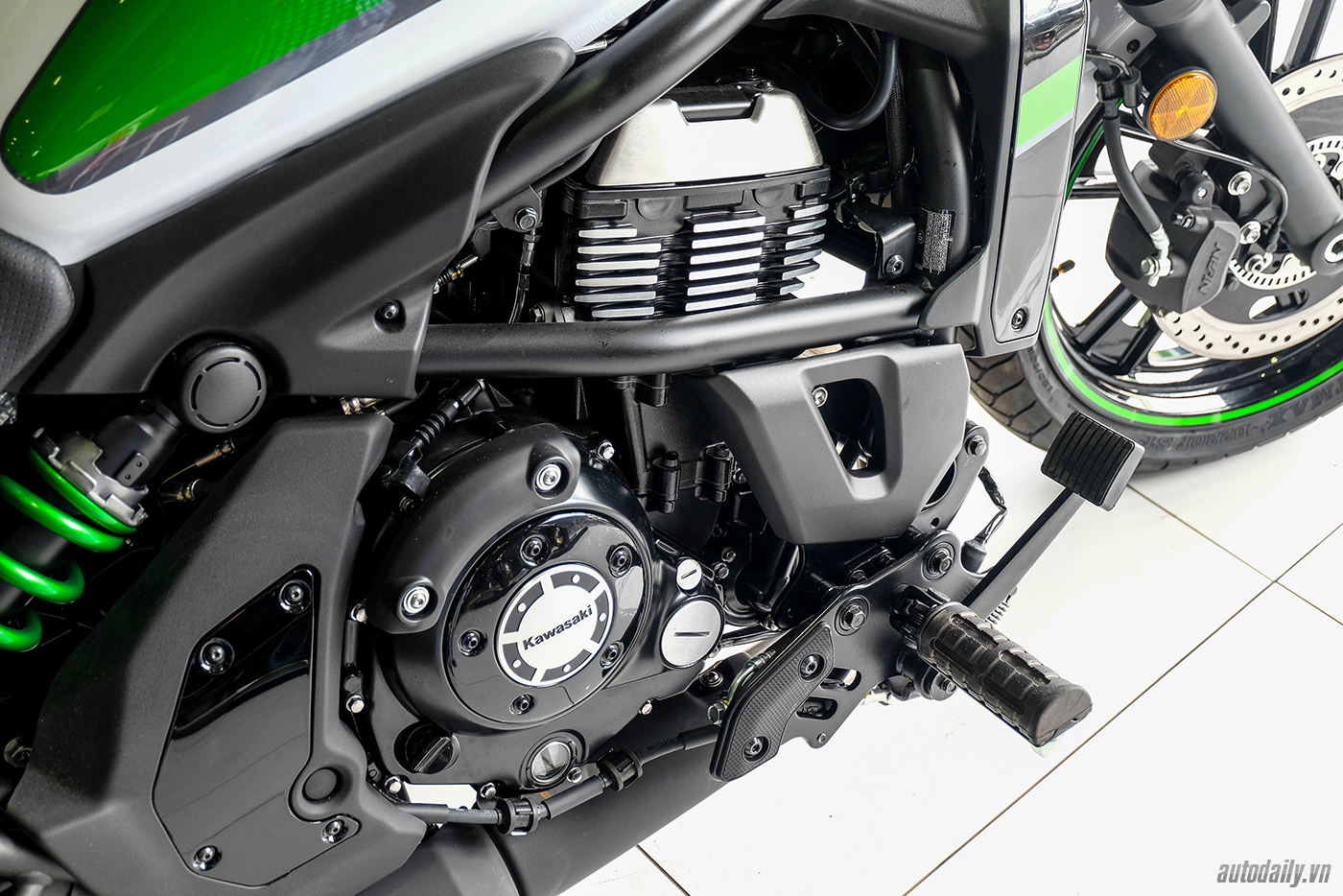 kawasaki-vulcan-s-abs-cafe-2017-12.jpg