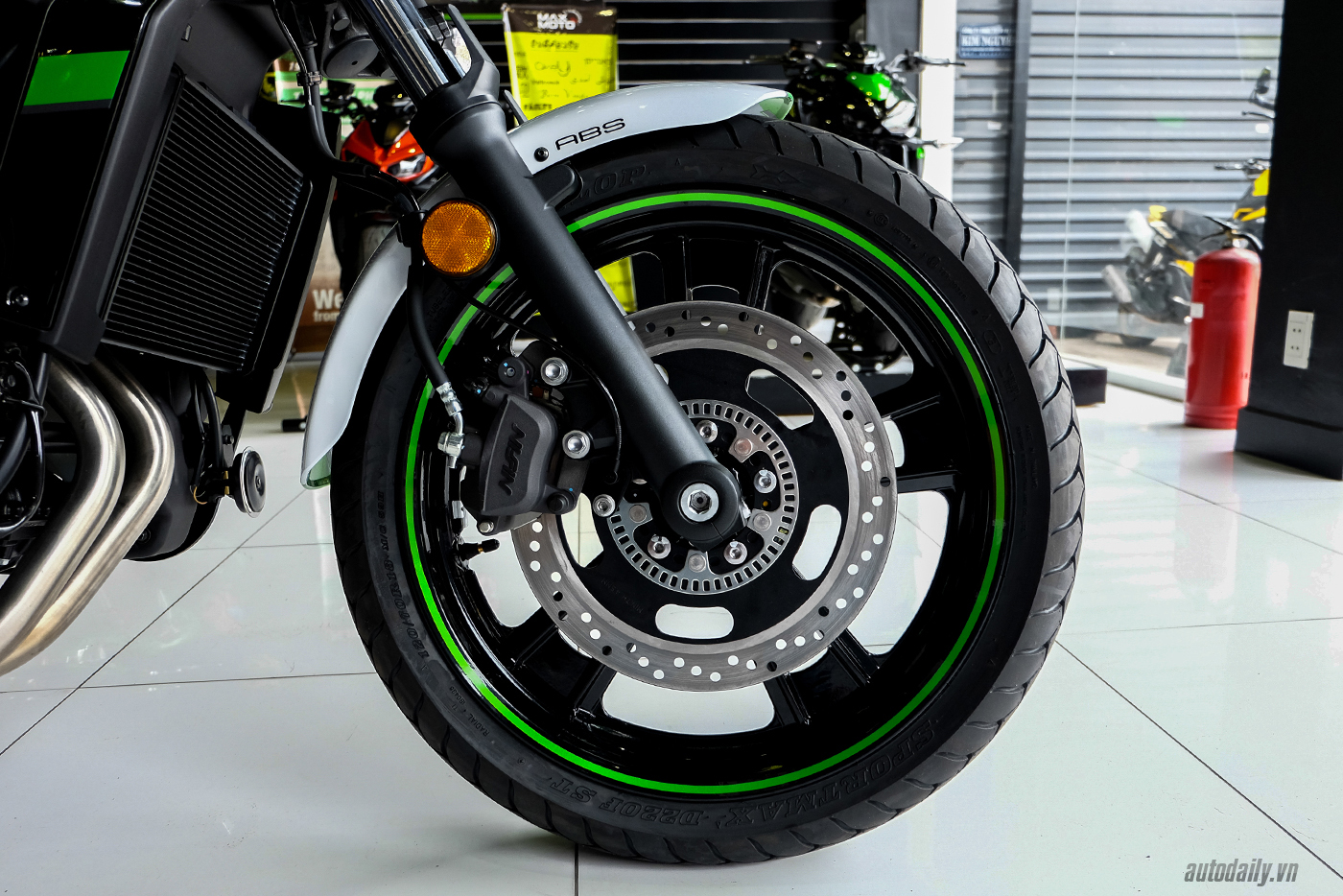 kawasaki-vulcan-s-abs-cafe-2017-4.jpg