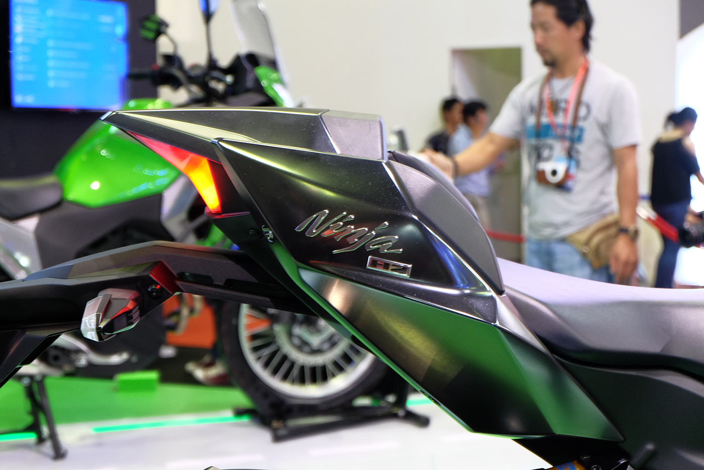 kawasaki-h2-carbon-2017-11.JPG