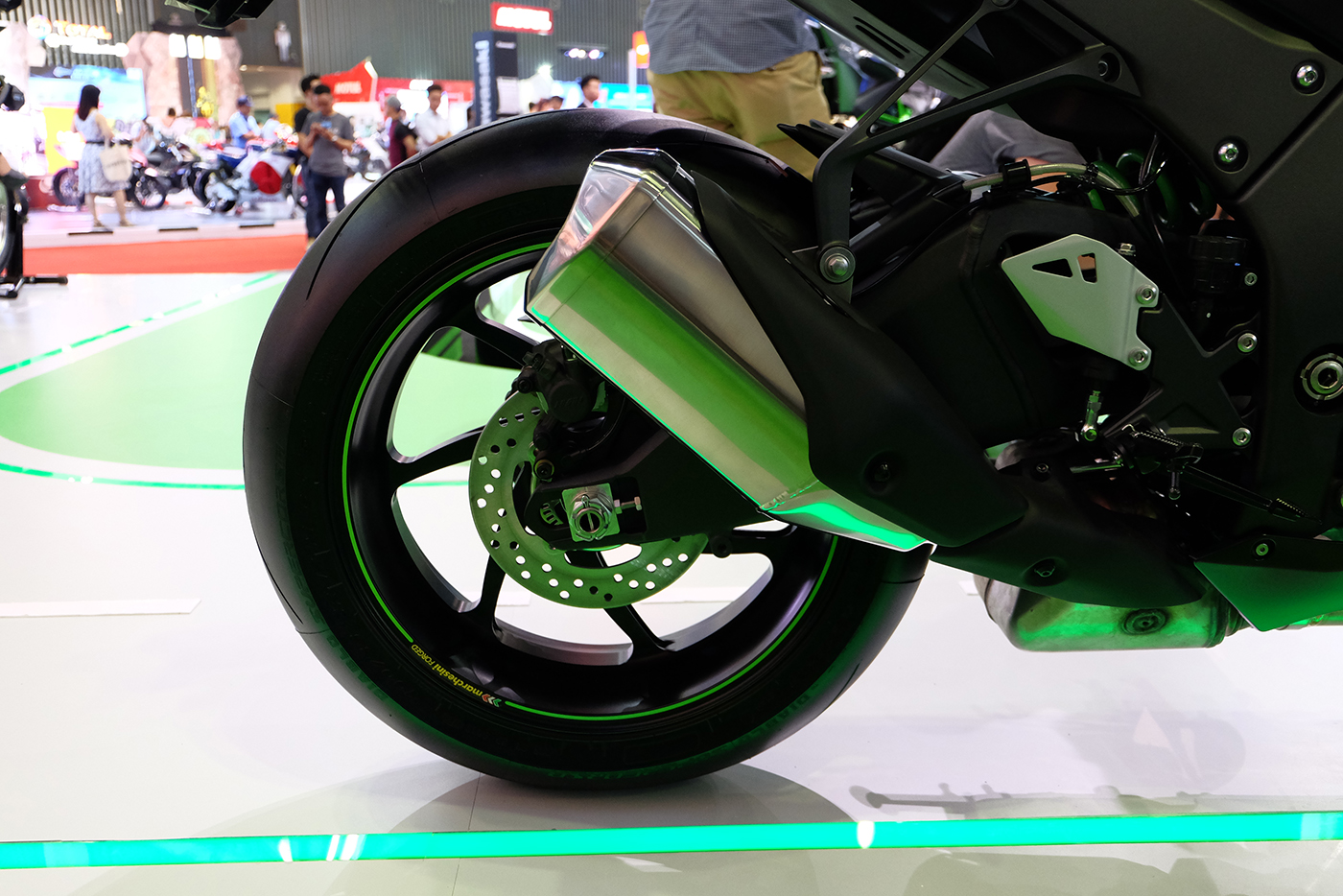 kawasaki-zx-10rr-2017-11.JPG