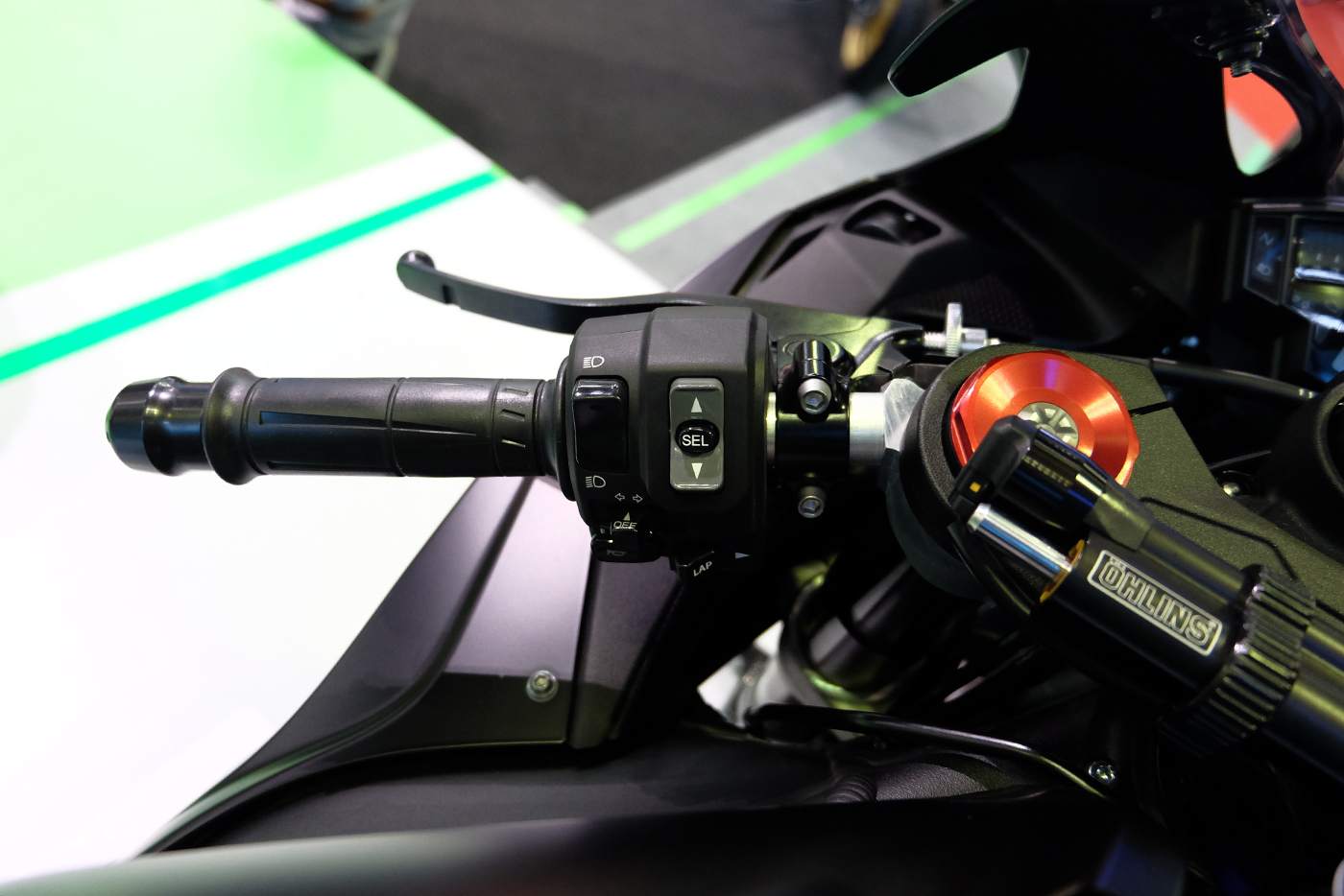 kawasaki-zx-10rr-2017-13.JPG