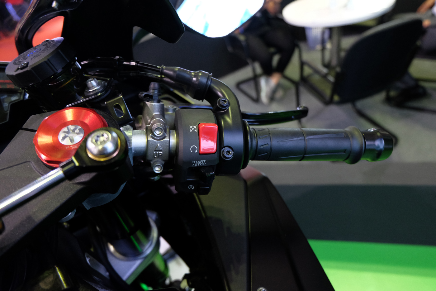 kawasaki-zx-10rr-2017-14.JPG