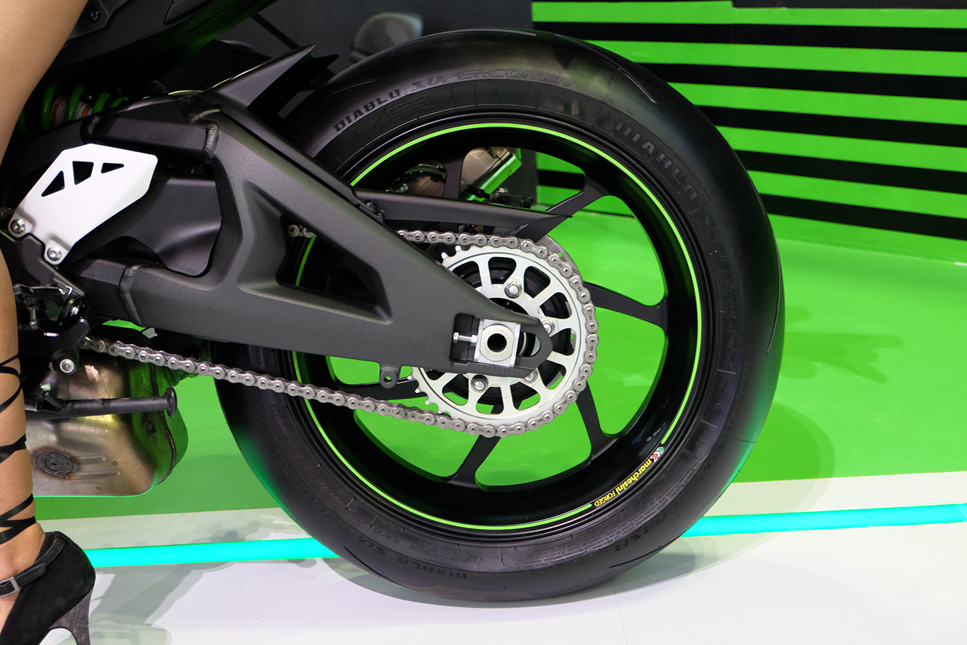 kawasaki-zx-10rr-2017-5.JPG