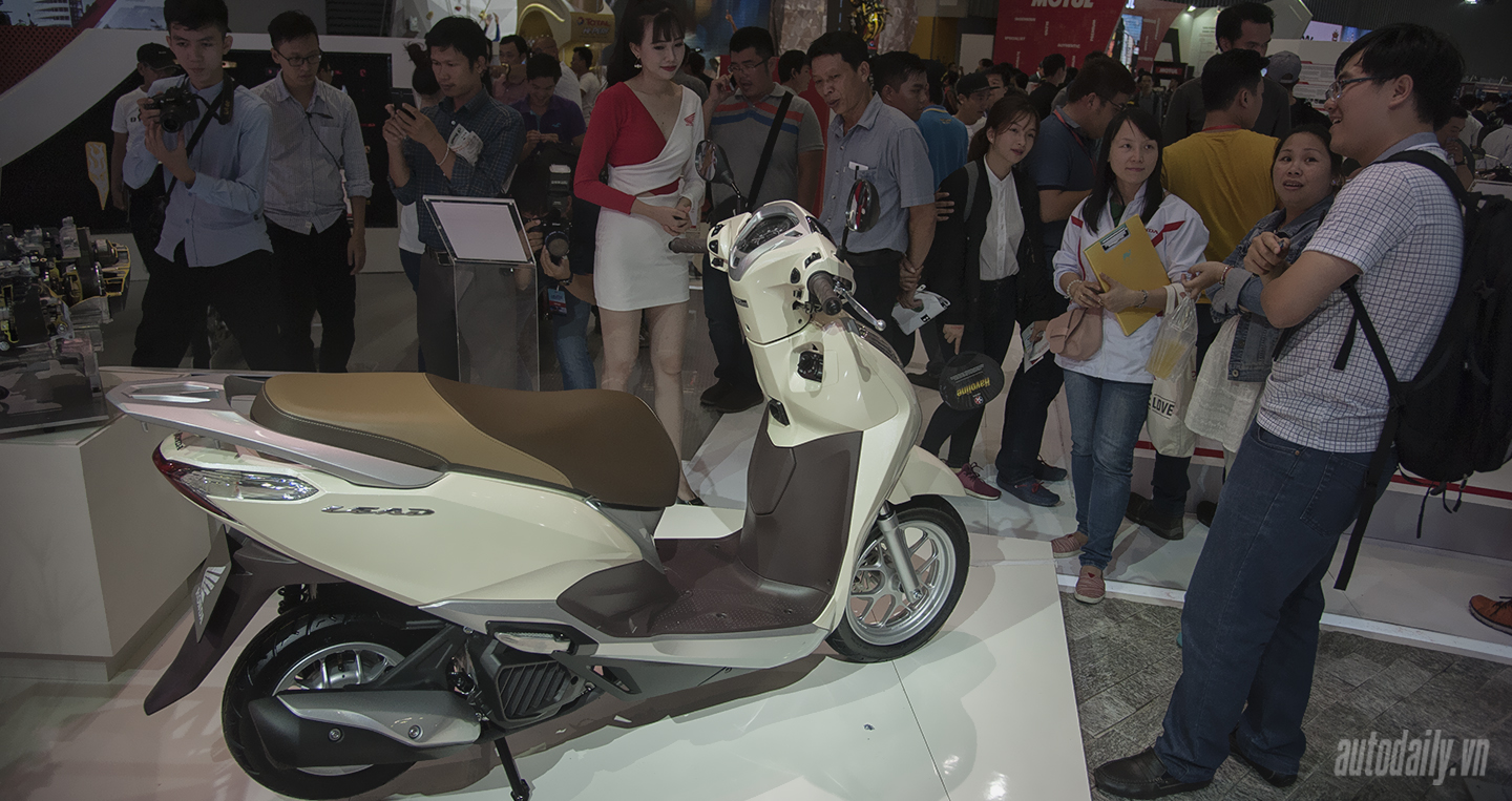 LEAD 125 2017 – Tâm điểm hút khách tại gian hàng Honda Việt Nam
