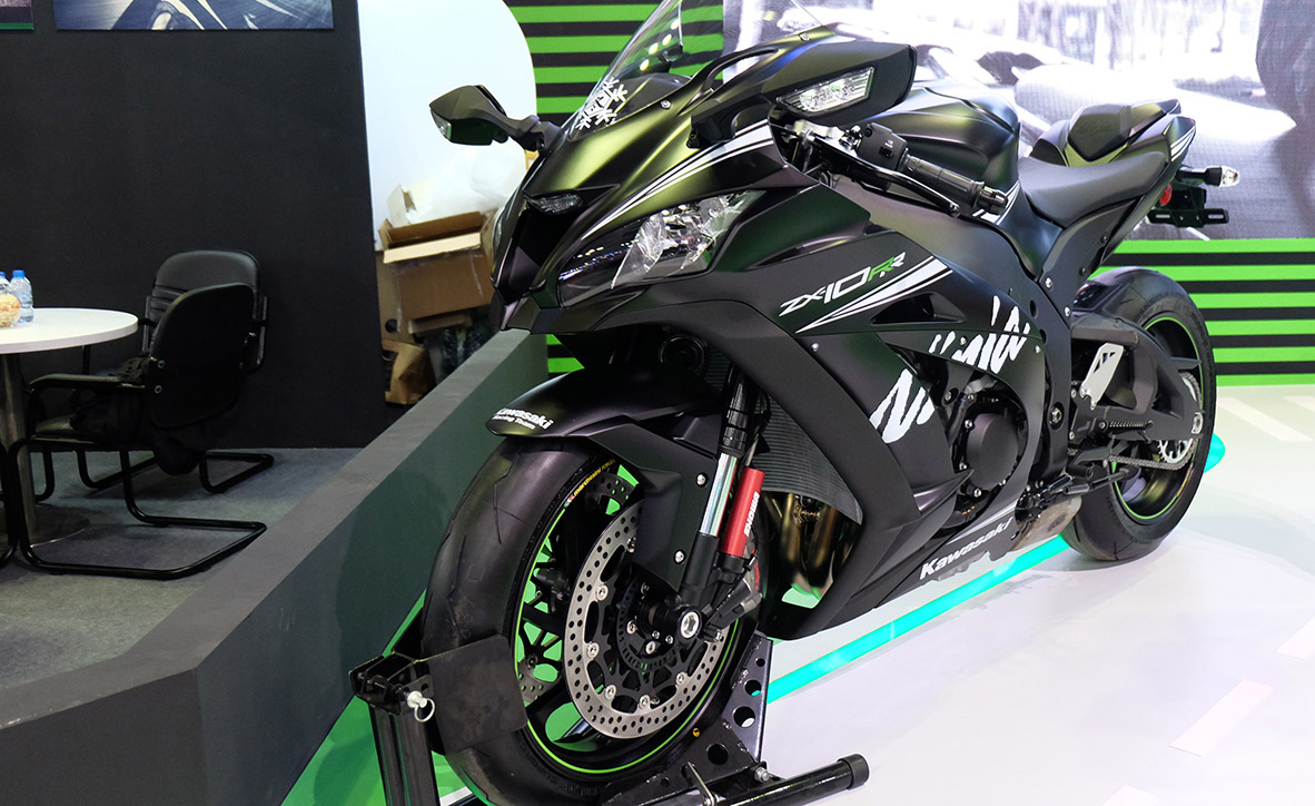 kawasaki-zx-10rr-2017-6.JPG