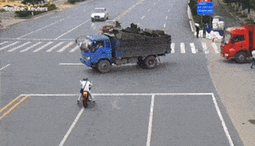 biker-crash-china.gif
