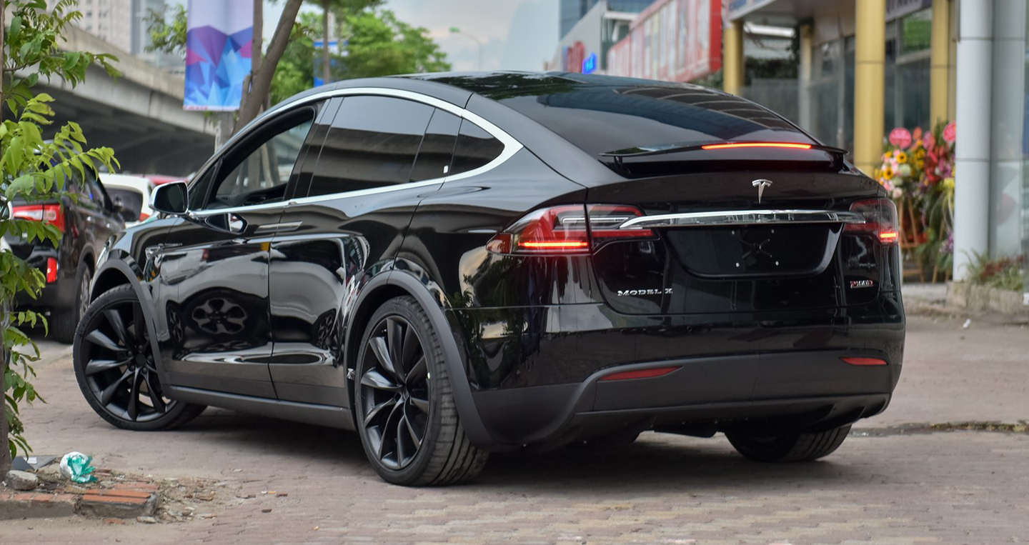 Chi tiết siêu SUV chạy điện Tesla Model X độc nhất Việt Nam