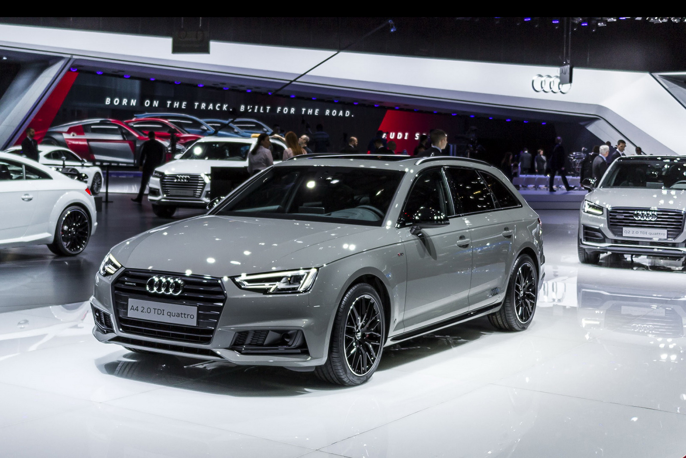 audi-a4-black-edition-2018-3.jpg