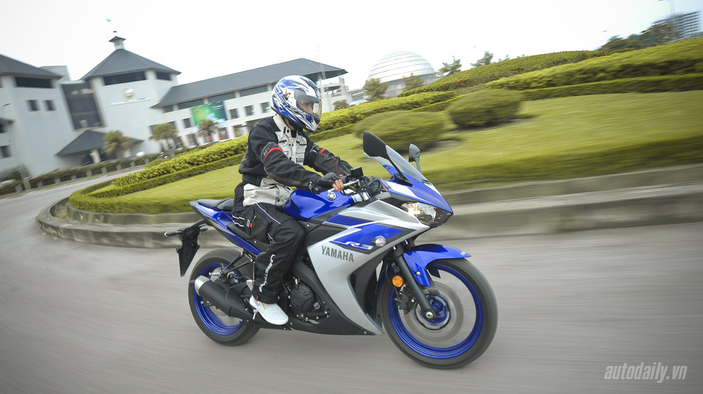 Yamaha YZF-R3 giảm giá 16 triệu đồng từ 1/6