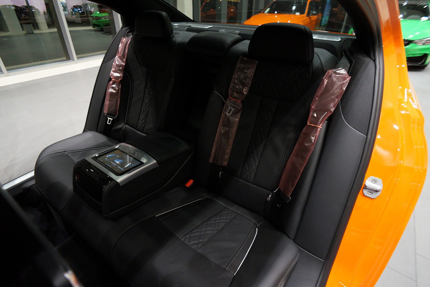 bmw-750i-fire-orange-2017-19.jpg