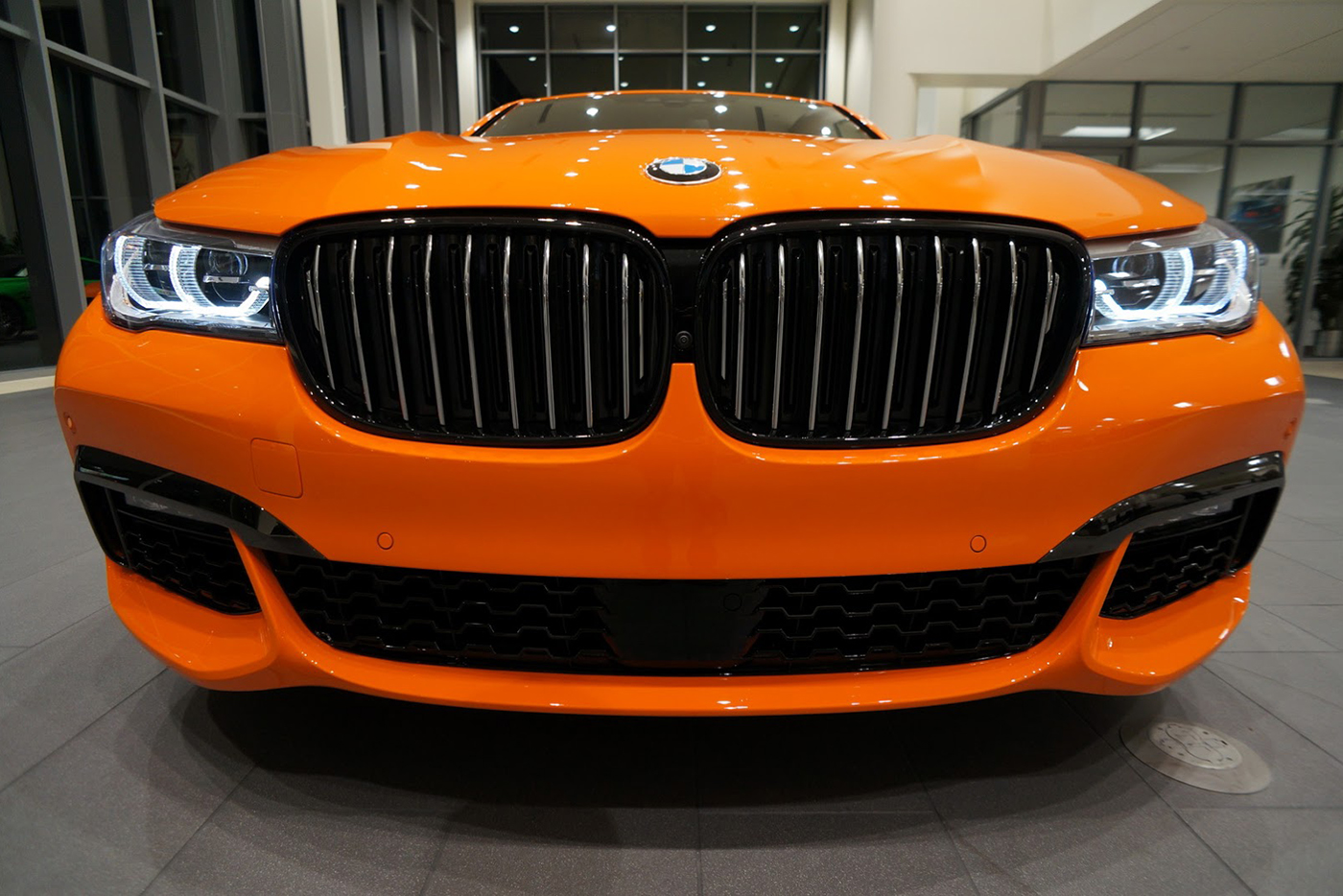 bmw-750i-fire-orange-2017-9.jpg