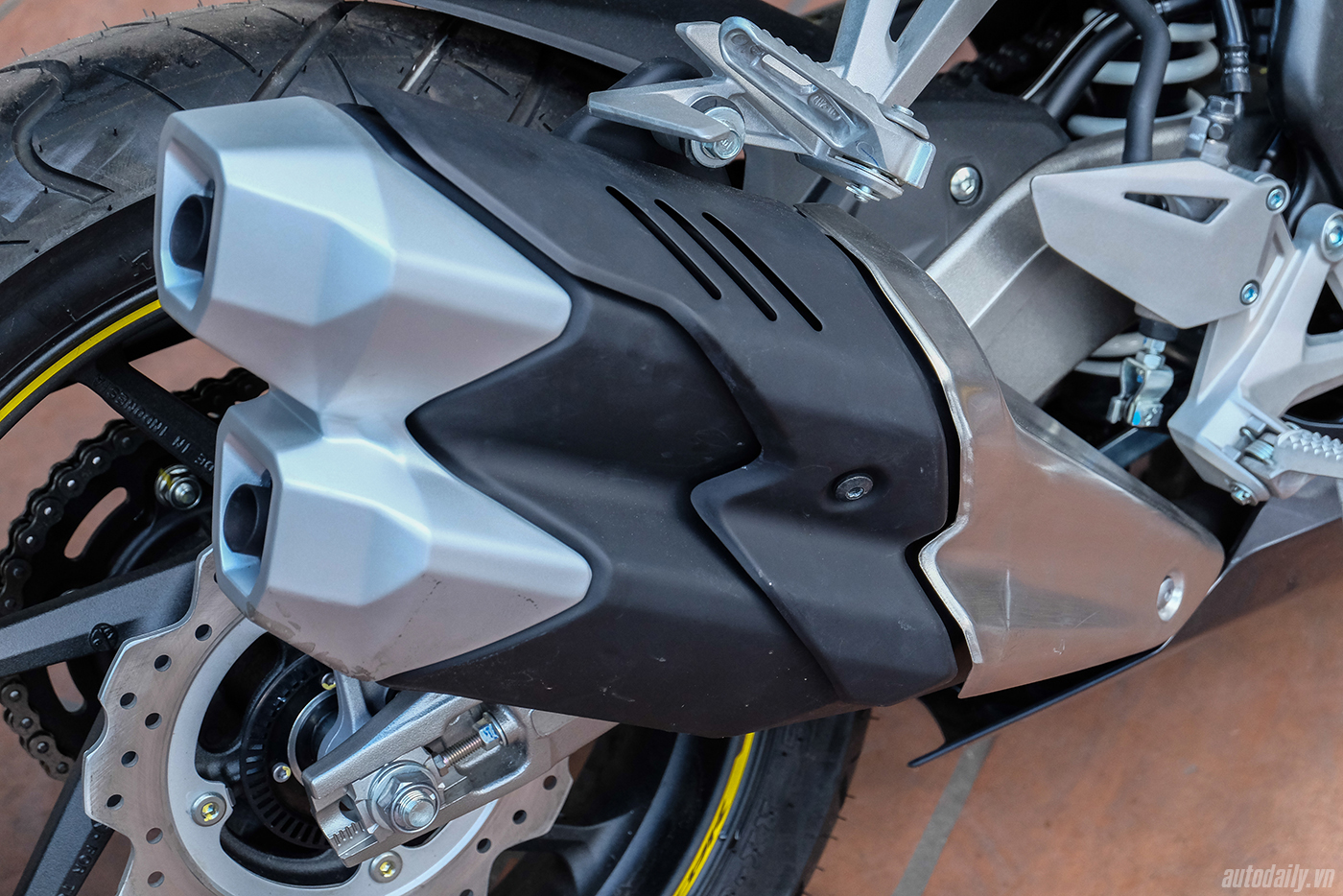 honda-cbr250rr-2017-11.jpg