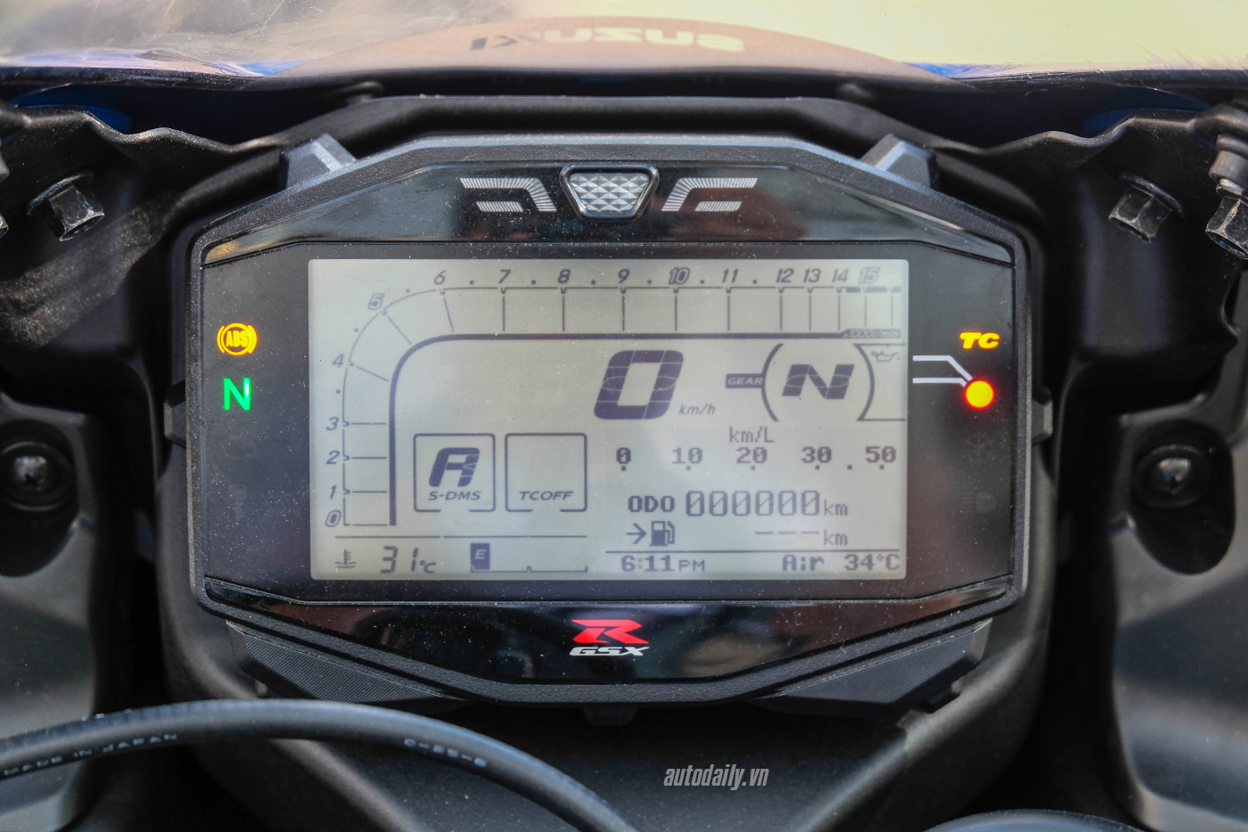 suzuki-gsx-1000r-2017-1.jpg