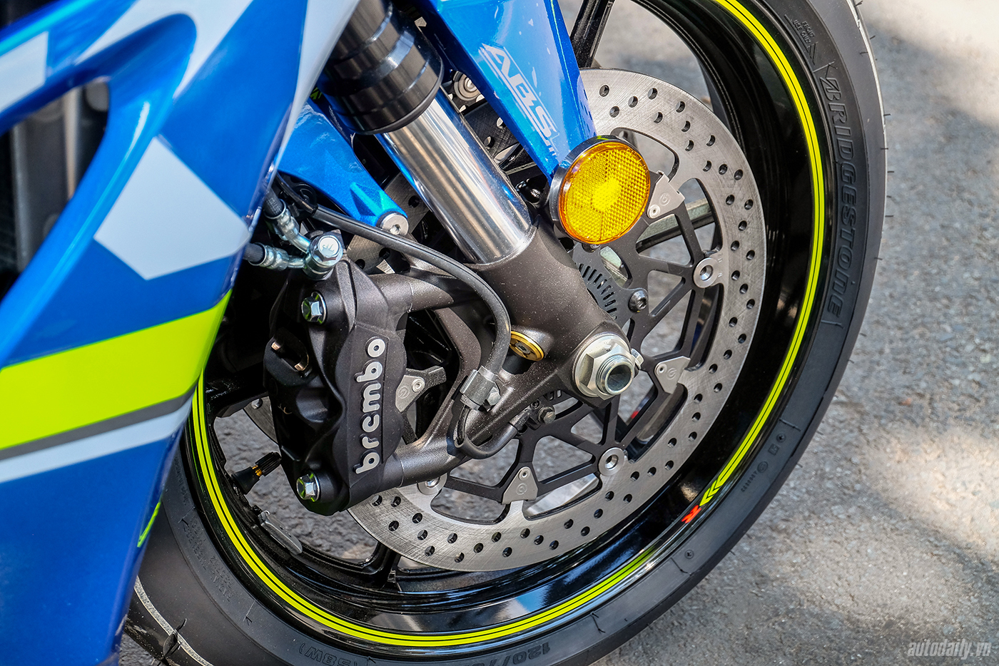 suzuki-gsx-1000r-2017-12.jpg