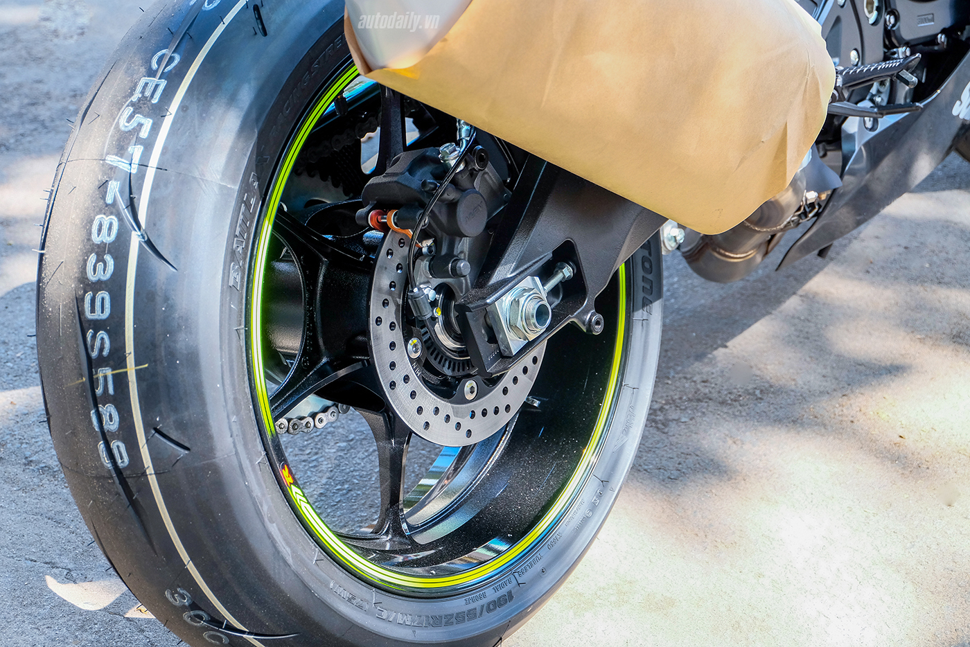suzuki-gsx-1000r-2017-27.jpg