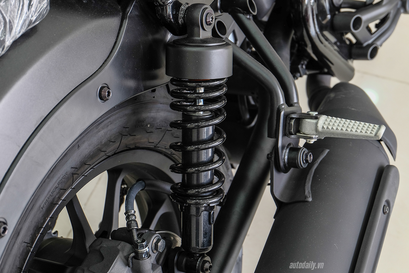 Ảnh chi tiết Honda Rebel 300 ABS 2017 honda-rebel-300-abs-2017-13.jpg