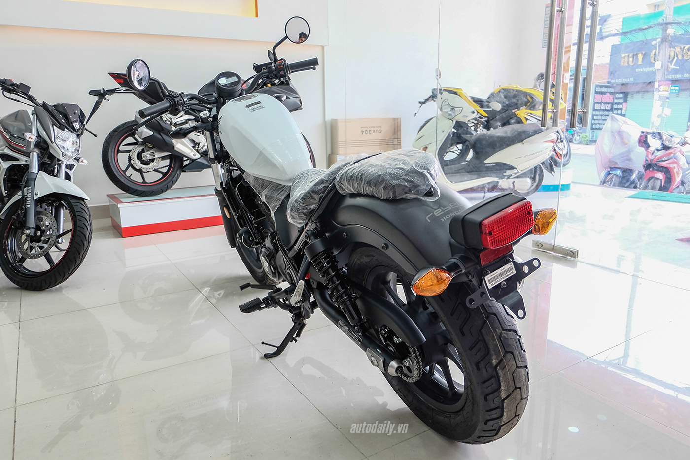Ảnh chi tiết Honda Rebel 300 ABS 2017 honda-rebel-300-abs-2017-15.jpg