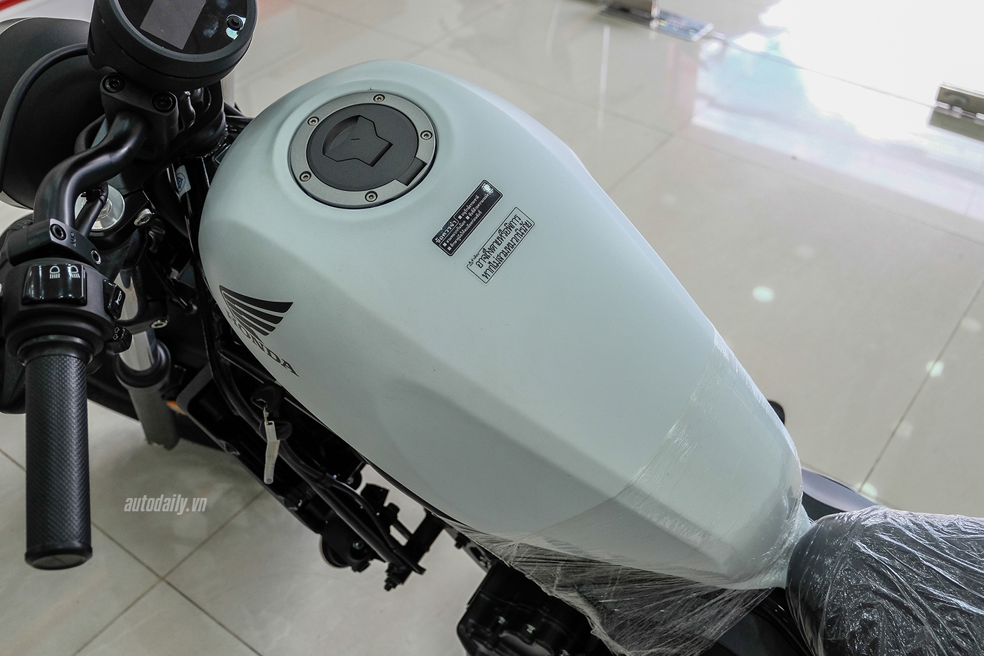 Ảnh chi tiết Honda Rebel 300 ABS 2017 honda-rebel-300-abs-2017-20.jpg