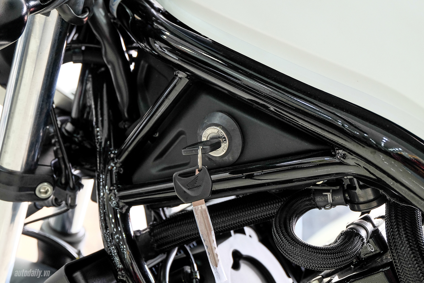 Ảnh chi tiết Honda Rebel 300 ABS 2017 honda-rebel-300-abs-2017-21.jpg