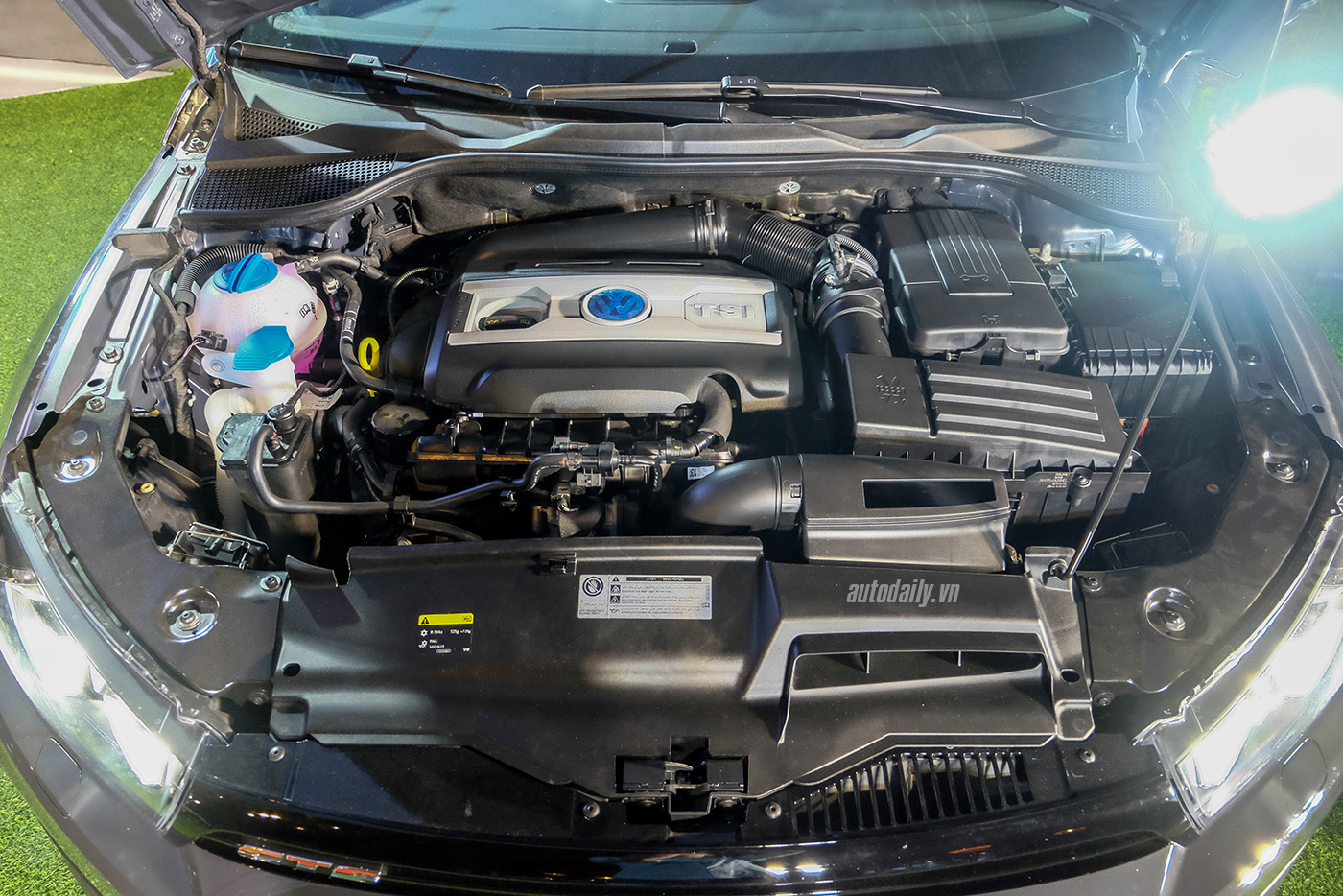 Ảnh chi tiết Volkswagen Scirocco R 2017 và Scirocco GTS 2017 vw-scirocco-gts-1.jpg