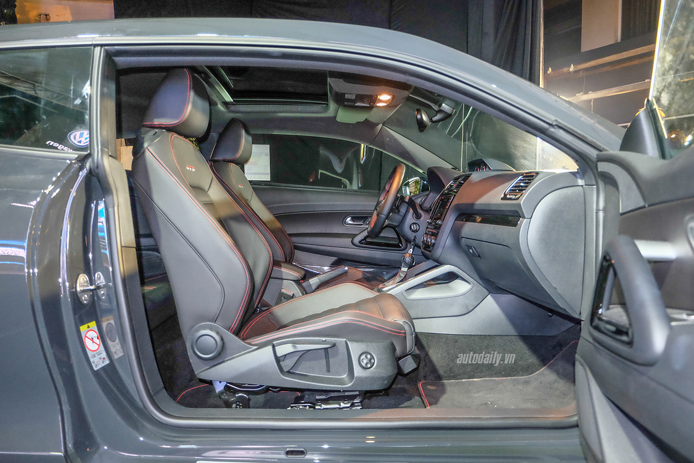 Ảnh chi tiết Volkswagen Scirocco R 2017 và Scirocco GTS 2017 vw-scirocco-gts-10.jpg