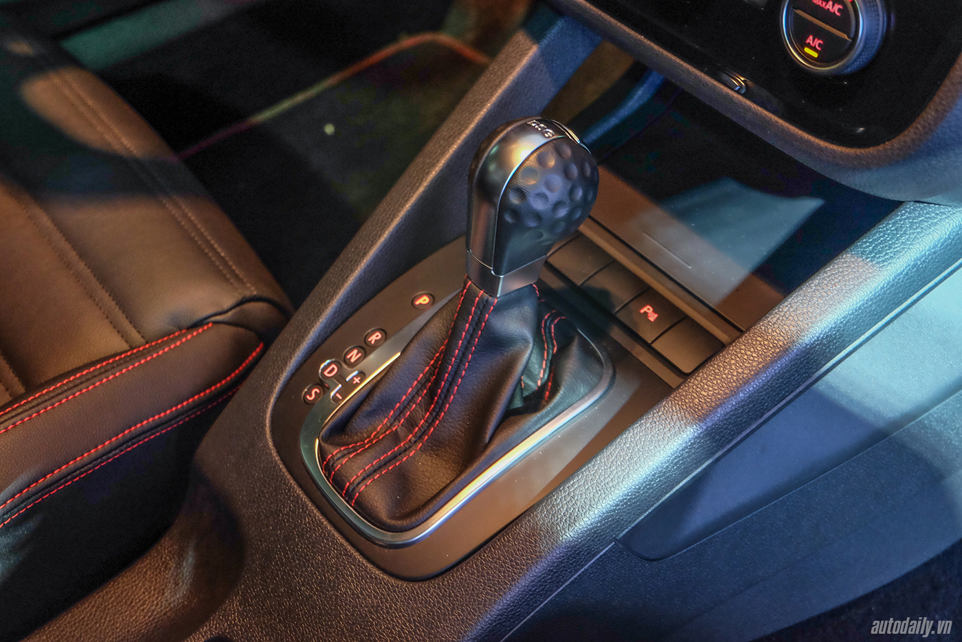 Ảnh chi tiết Volkswagen Scirocco R 2017 và Scirocco GTS 2017 vw-scirocco-gts-12.jpg