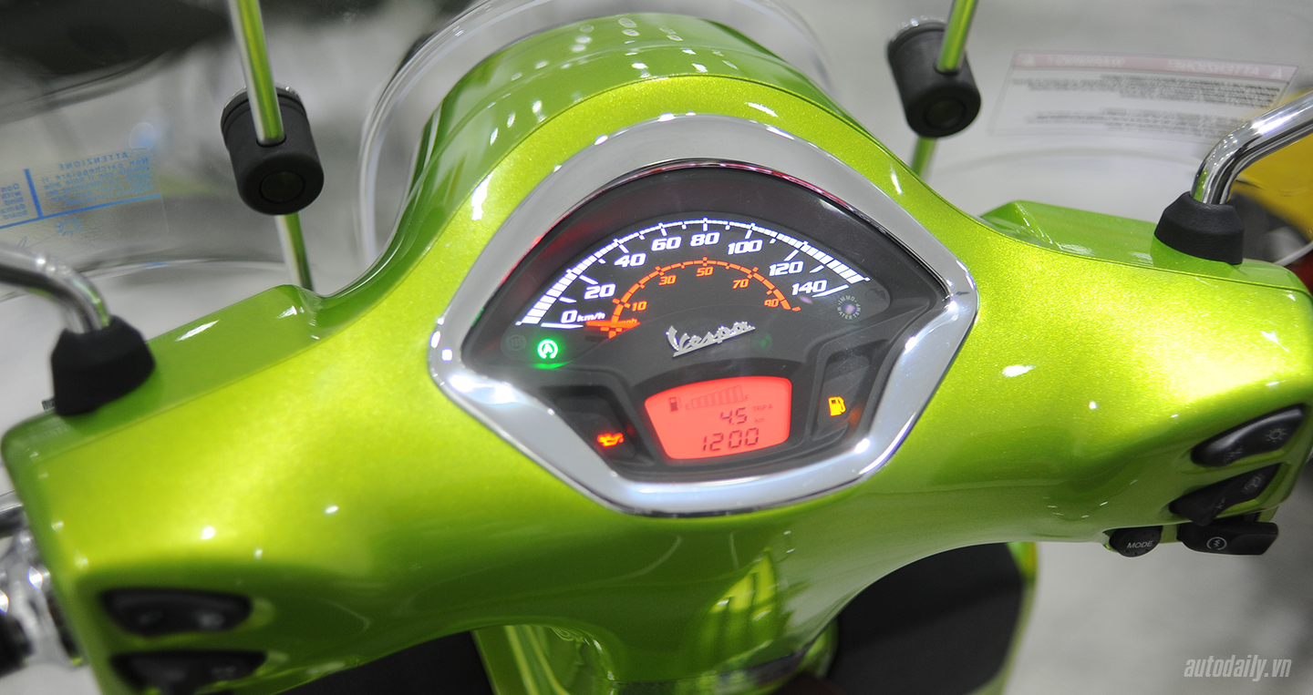 vespa-gts-125-300-3334-of-1-2-copy.jpg