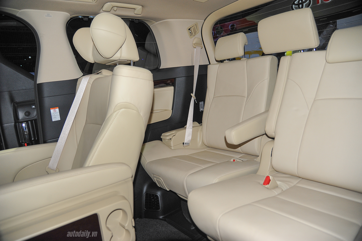 toyota-alphard-7.jpg