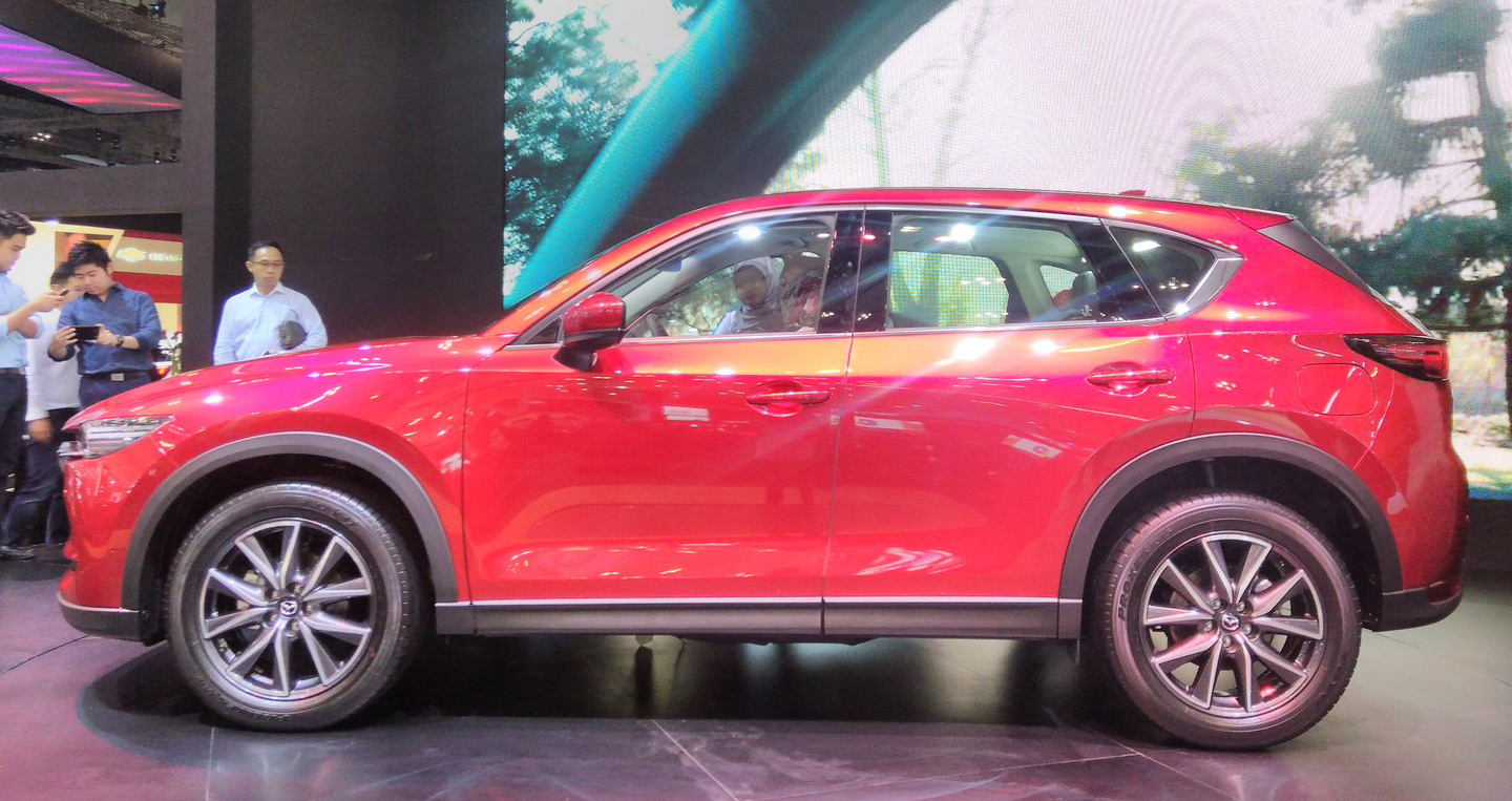 2017-mazda-cx-5-2nd-gen-side-at-the-2017-giias.jpg