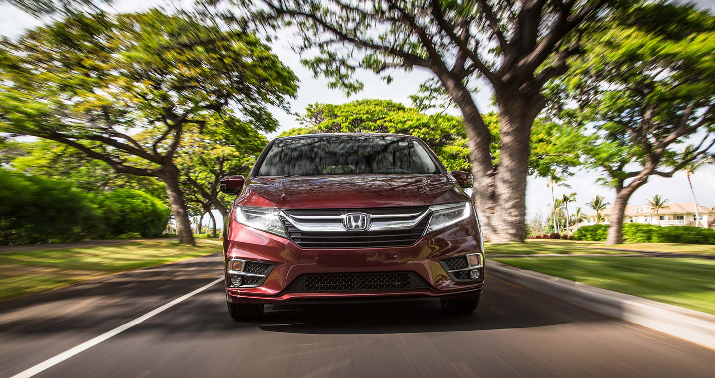 2018-honda-odyssey-front-end-in-motion.jpg