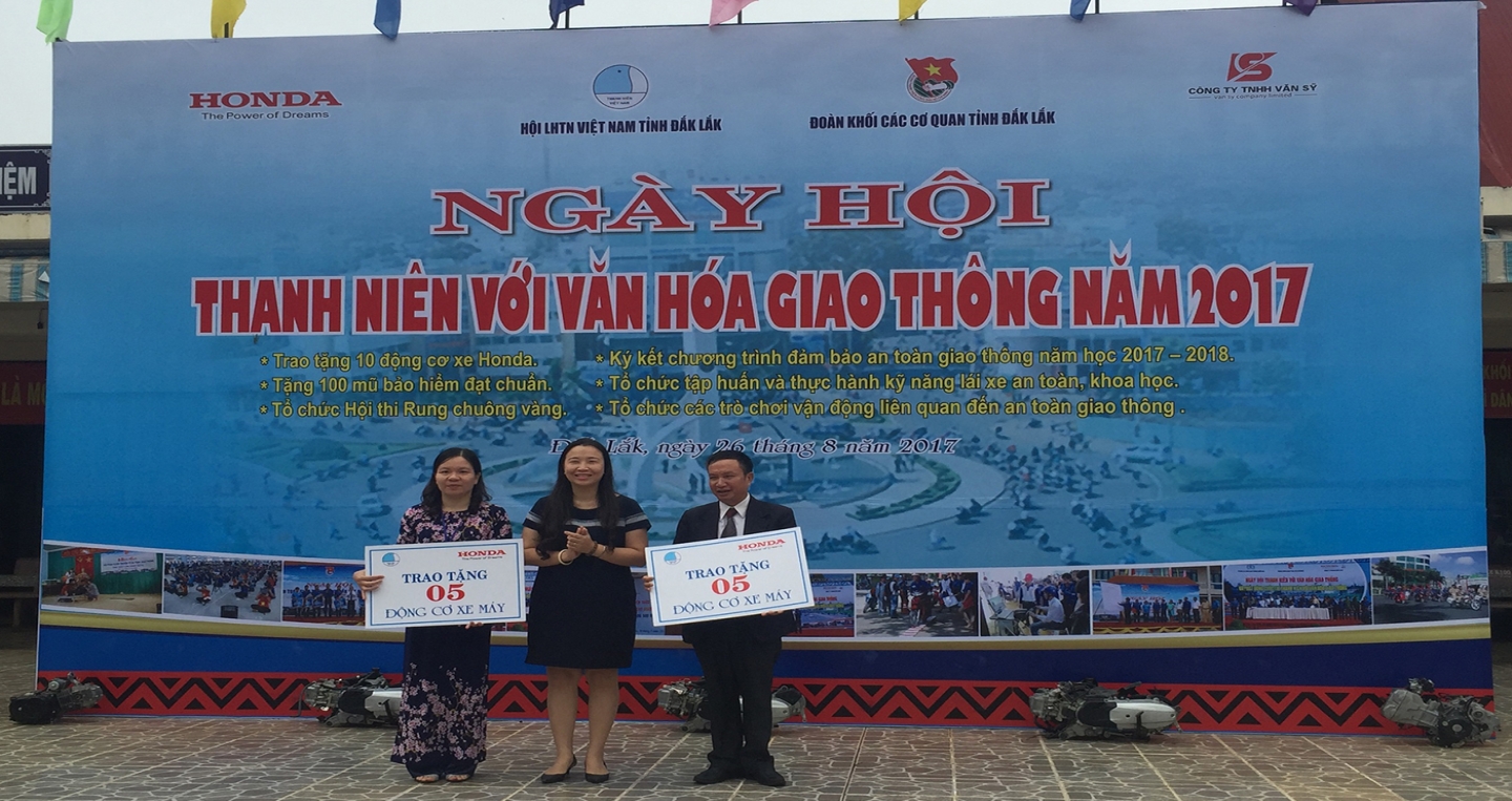 Honda Việt Nam tặng động cơ cho 2 trường dạy nghề tại Đắk Lắk