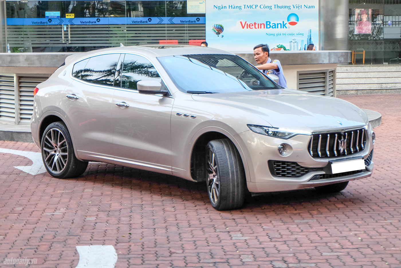 maserati-club-11-1.jpg