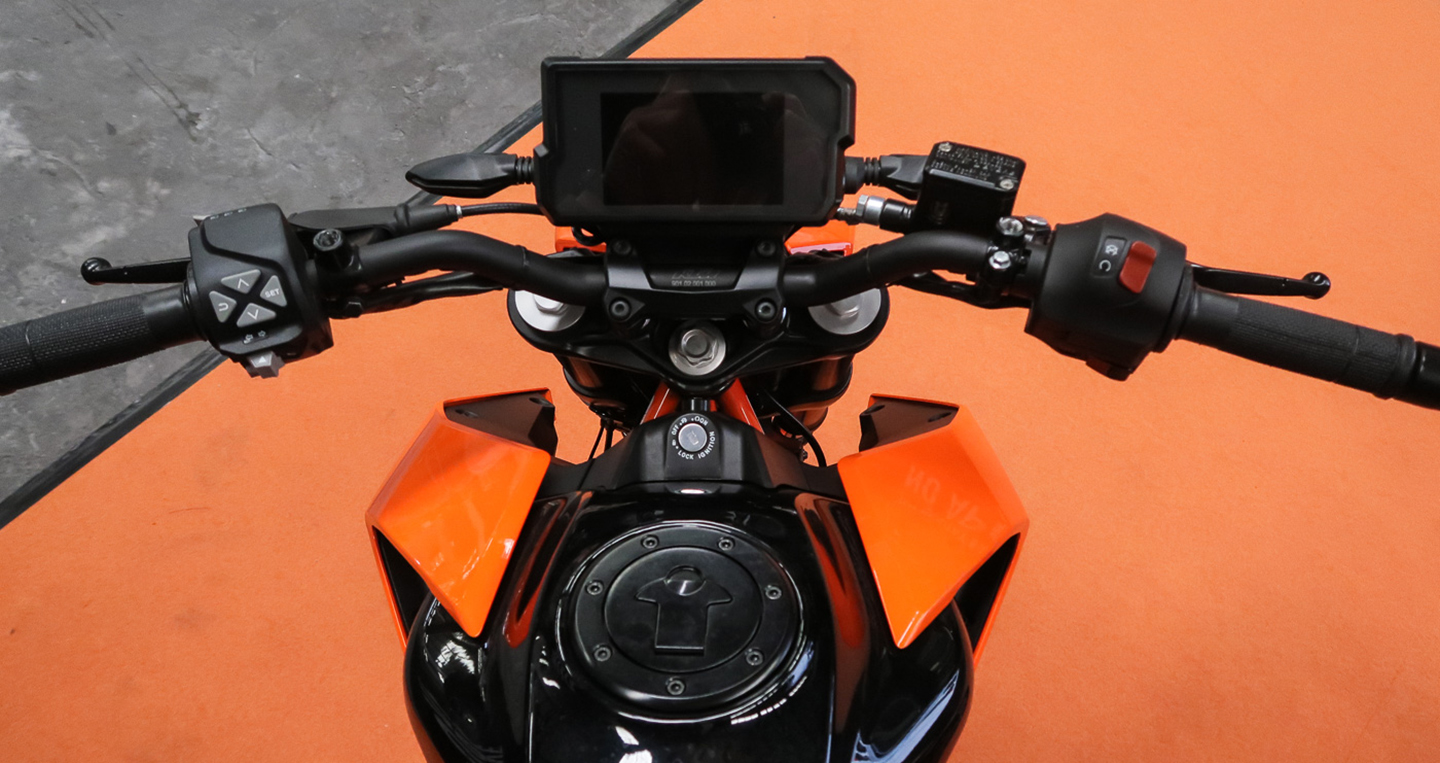 ktm-duke-390-2017-12.jpg