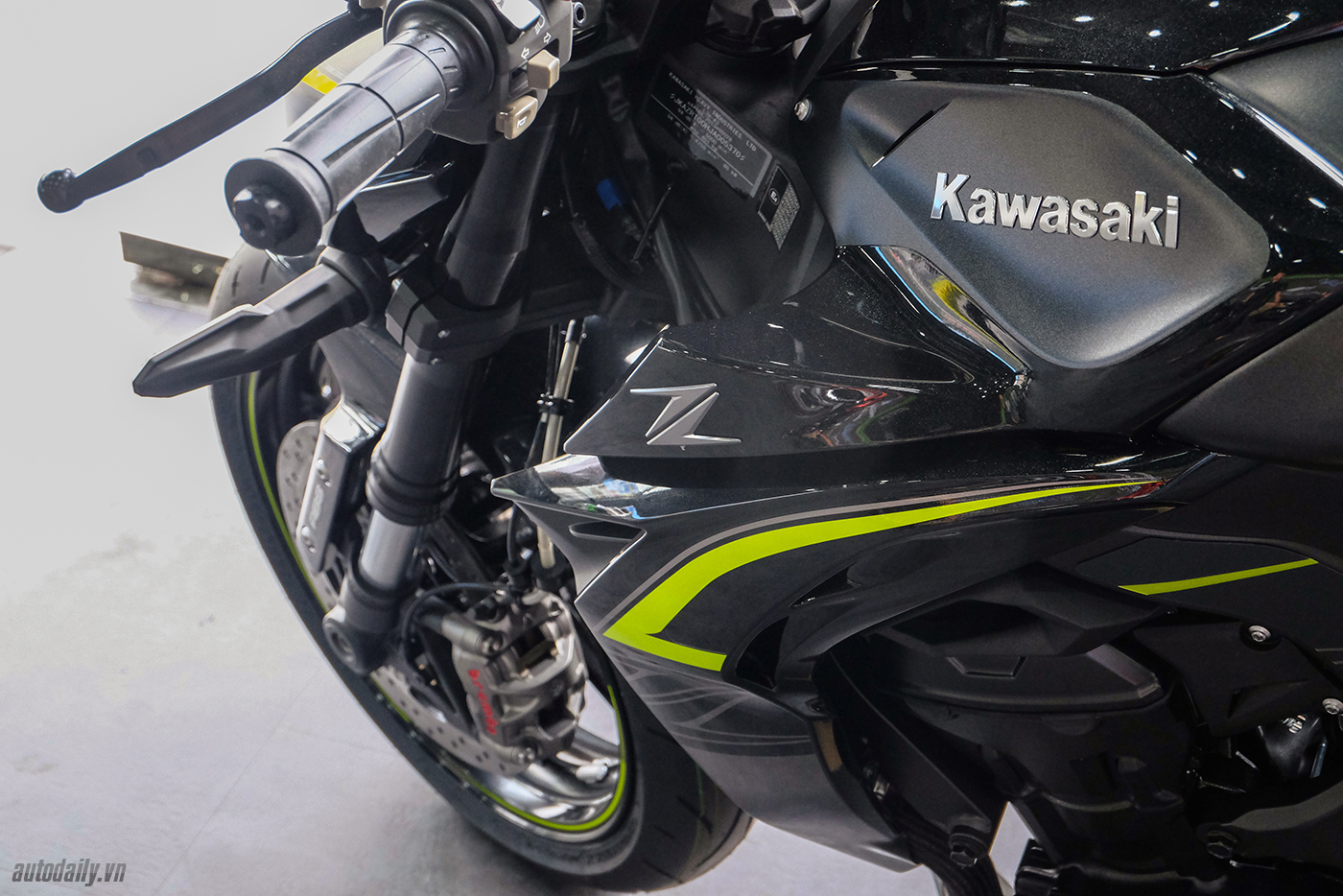 kawasaki-z1000-z1000-r-2018-18.jpg