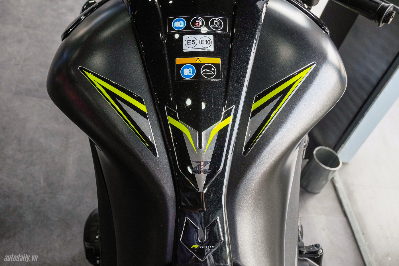 kawasaki-z1000-z1000-r-2018-23.jpg