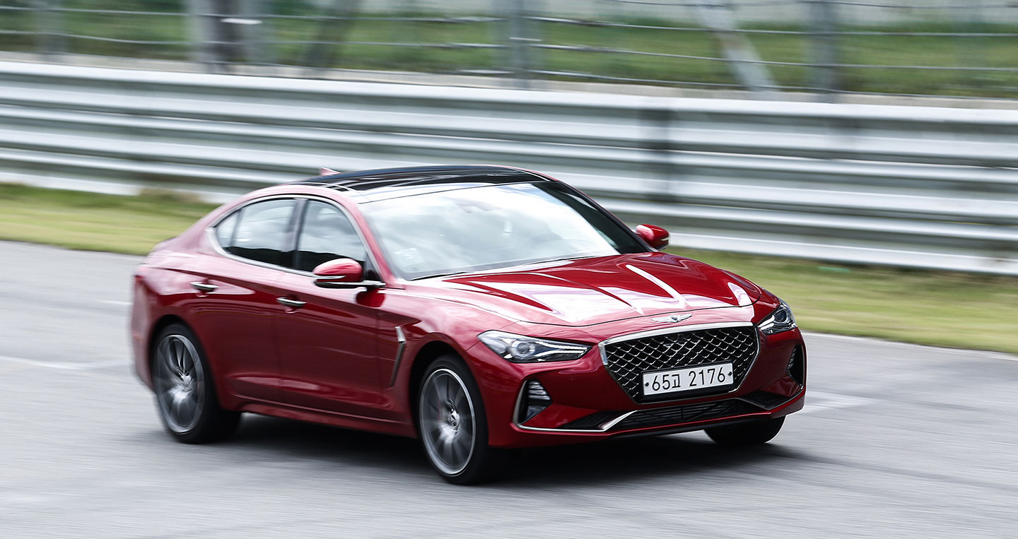 2019-genesis-g70-front-three-quarter-in-motion-06.jpg