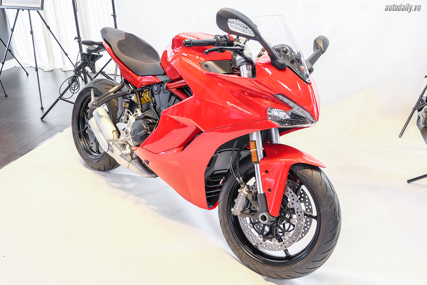 ducati-supersport-4.jpg