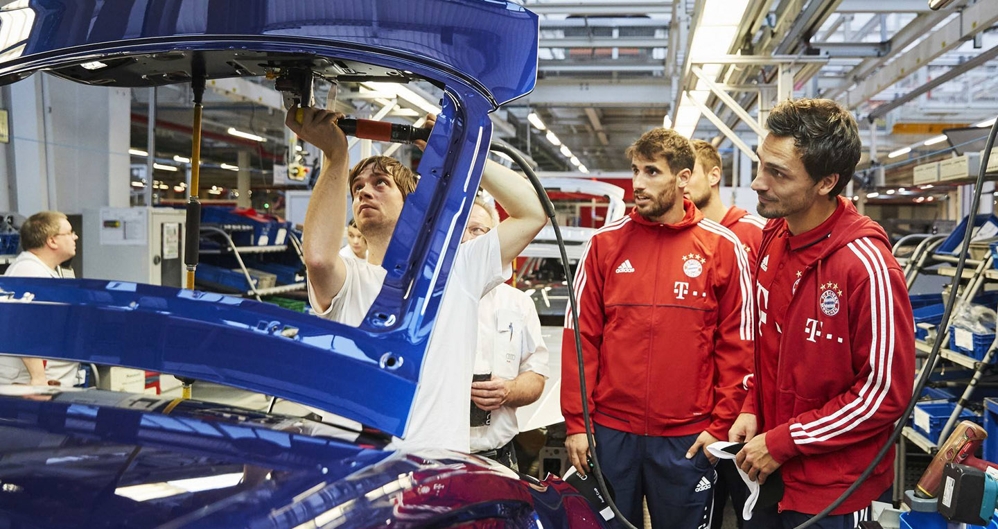 bayern-munchen-players-receive-their-new-audi-models-4.jpg