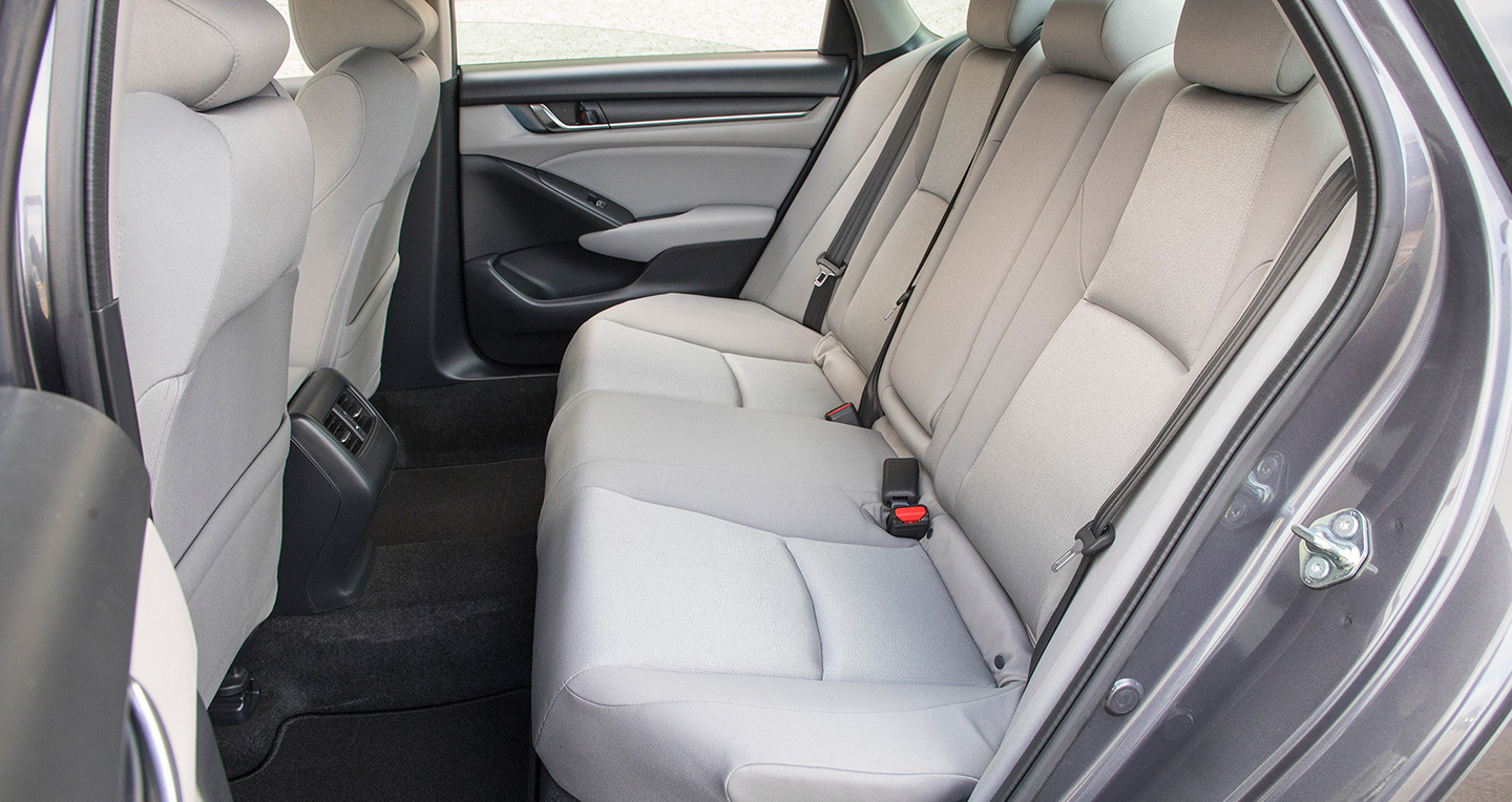 2018-honda-accord-1-5-rear-interior-seats-01.jpg